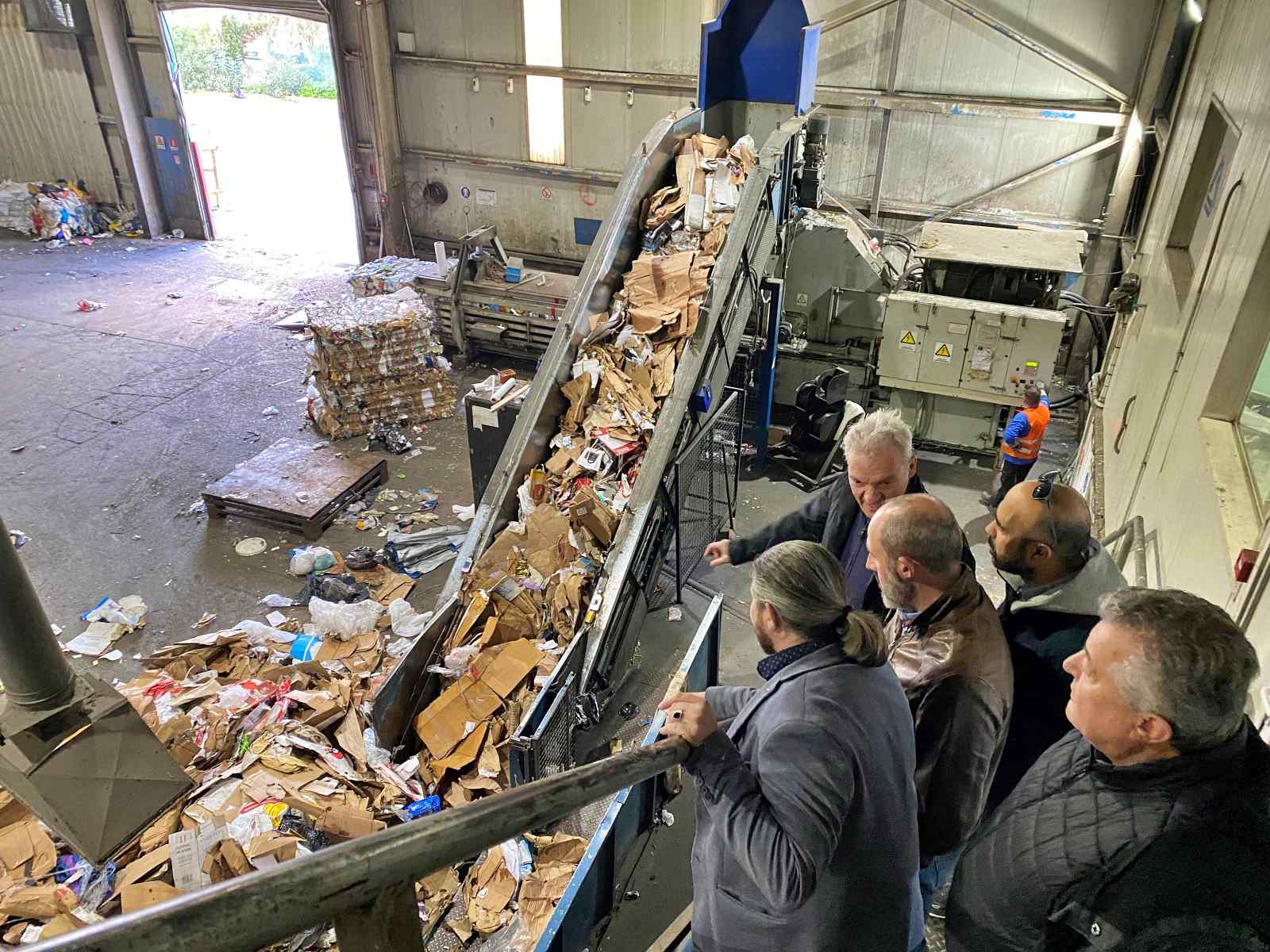 Η αναβάθμιση και ομαλή λειτουργία της ανακύκλωσης
στο επίκεντρο των πρωτοβουλιών του Αλέξη Καλοκαιρινού
