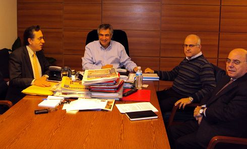 ο κ. Αναστασάκης με τον κ. Καρχιμάκη και υπουργικούς παράγοντες