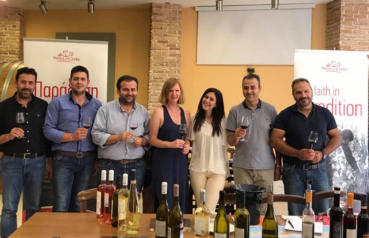 Σπουδαίοι επαγγελματίες και δημοσιογράφοι οίνου και γαστρονομίας επισκέφθηκαν τη Κρήτη