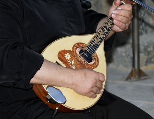 ένα μαντολίνο σε κρητικό συγκρότημα