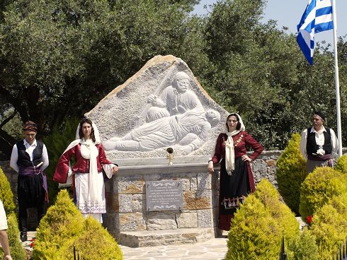 το μνημείο μετά τα αποκαλυπτήρια