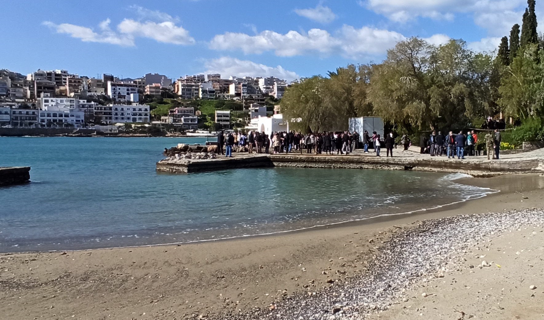 Έντονες αντιδράσεις για τη παρέμβαση στο Minos Beach