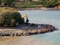 το θεάρεστο έργο της μπουλντόζας