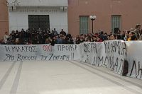 Μπορστά στα δικαστήρια