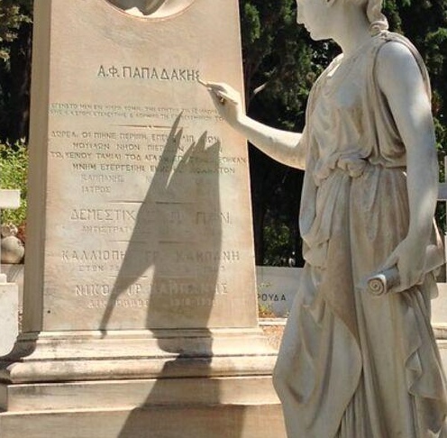 Οργή και αγανάκτηση για το ταφικό μνημείο Α. Φ. Παπαδάκη