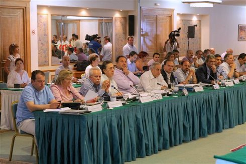 από το Περιφερειακό Συμβούλιο, νομάρχες και δήμαρχοι