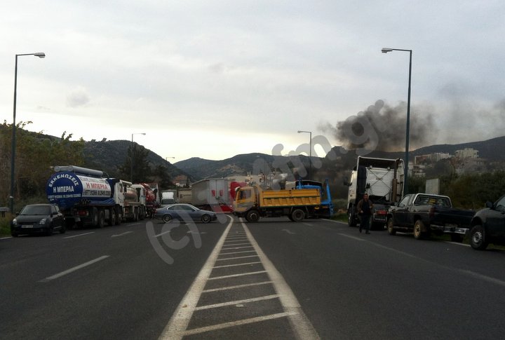 μπλόκο των φορτηγατζήδων στο κόμβο Ξεροκάμπου στον Άγιο Νικόλαο
