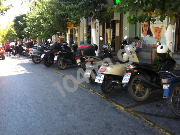 Πήξαμε στα μηχανάκια στη πλατεία ....