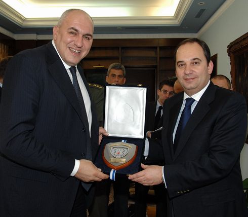 Ο Γιάννης Πλακιωτάκης με τον ομόλογο του Guido Crosetto