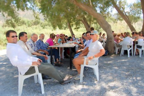 από το αποχαιρετιστήριο τραπέζι