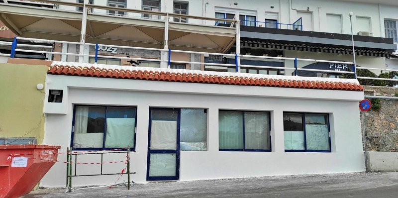 Θαύμα, επισκευάστηκε η πρόσοψη των παλαιών γραφείων του λιμενικού ταμείου