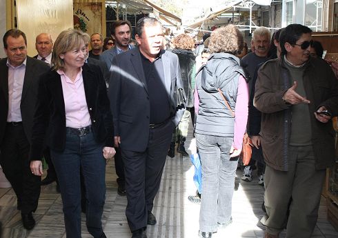 Η νομάρχης Ηρακλείο, επισκεπτόμενη την αγορά