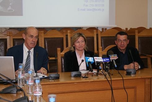η νομάρχης Ηρακλείου με τα μέλη της μελετητικής ομάδας