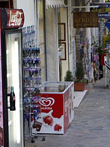 τα καταστήματα πλέον ανοικτά και με απόφαση τις Κυριακές