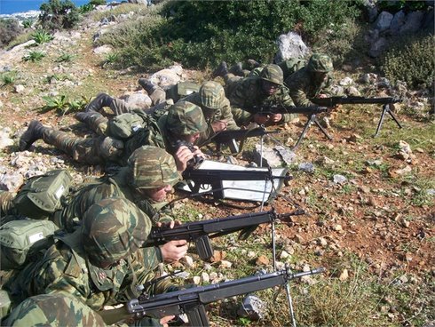 στρατιώτες