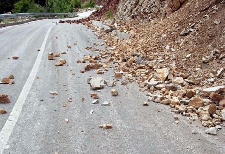 παρακαλούνται οι οδηγοί να προσέχουν