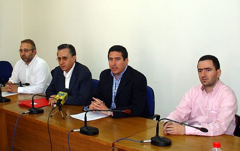 από τη συνέντευξη, τα μέλη του ΤΕΕ και ο νομάρχης Λασιθίου