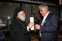 Ο Πατριάρχης απονέμει τον πάπυρο