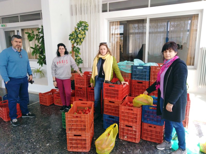 τρόφιμα πρώτης ανάγκης, ο Δήμαρχος Οροπεδίου Λασιθίου ευχαριστεί ....