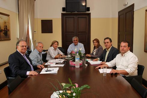 ο Γ.Γ. με νομάρχες, υπεύθυνη εκπαίδευση και διοικητή της Υ.Π.Ε.