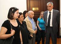Ο Περιφερειάρχης με συγγενείς των θυμάτων