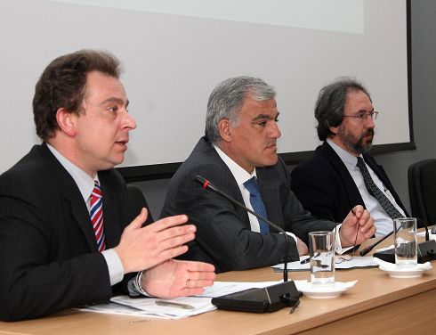 από τη παρουσίαση της μελέτης, ο Περιφερειάρχης κα καθηγητές