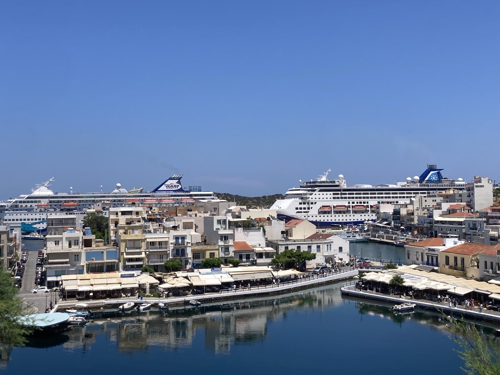 Δύο κρουαζιερόπλοια ταυτόχρονα στο λιμάνι Αγίου Νικολάου