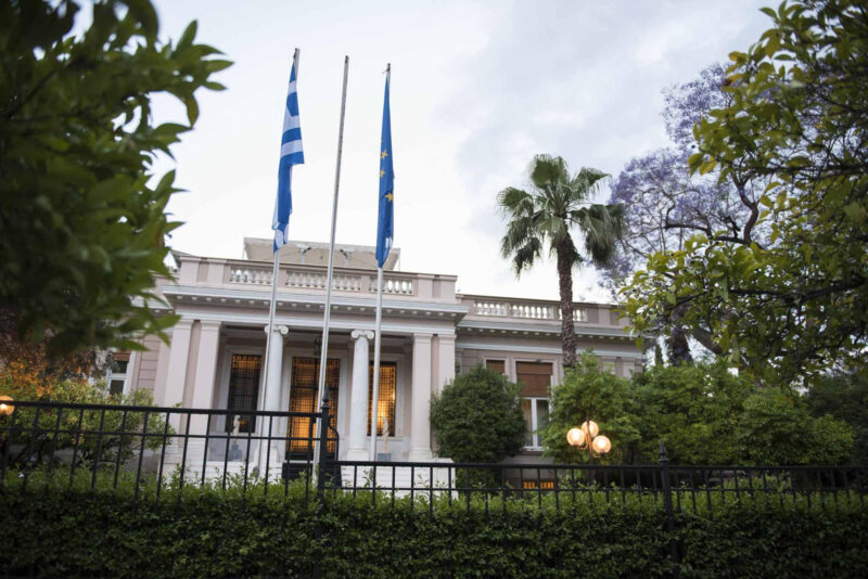 Πεινάμε έγραφε το πανό και τους συνέλαβαν!