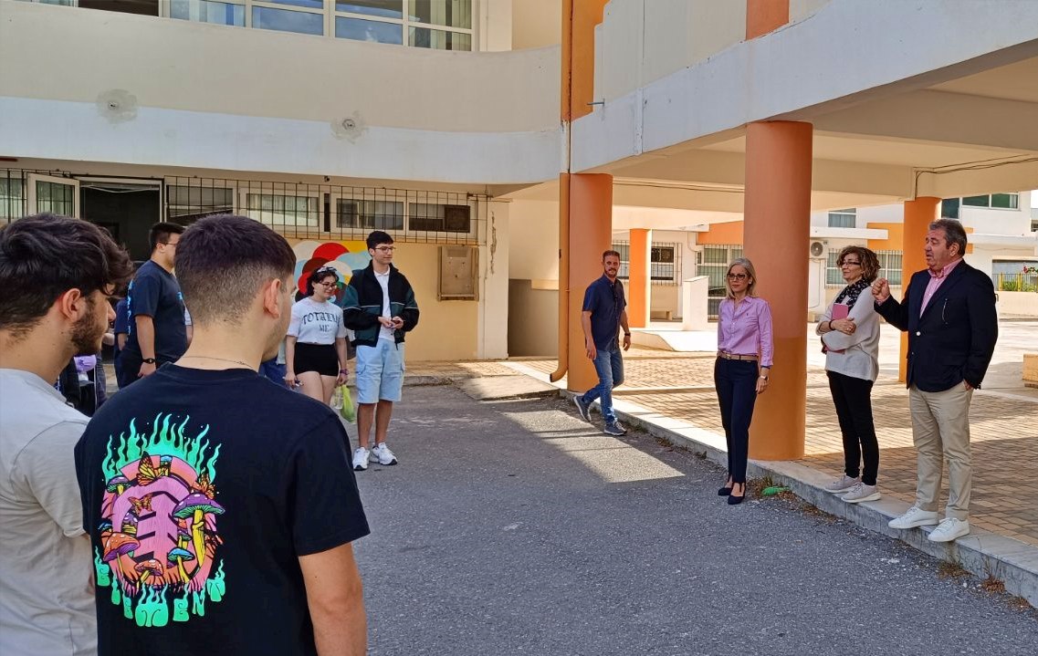Επίσκεψη Διευθυντή ΔΔΕ Λασιθίου Αθ. Κατσαγκόλη στο Ημερήσιο ΓΕΛ Σητείας