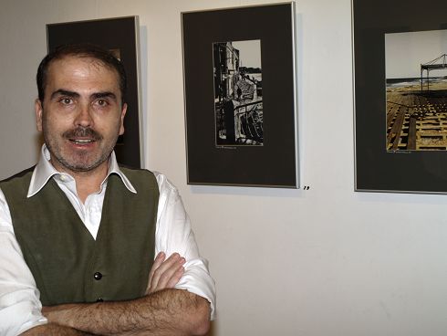 ο Στέλιος Βισκαδουράκης, ανάμεσα στα έργα του