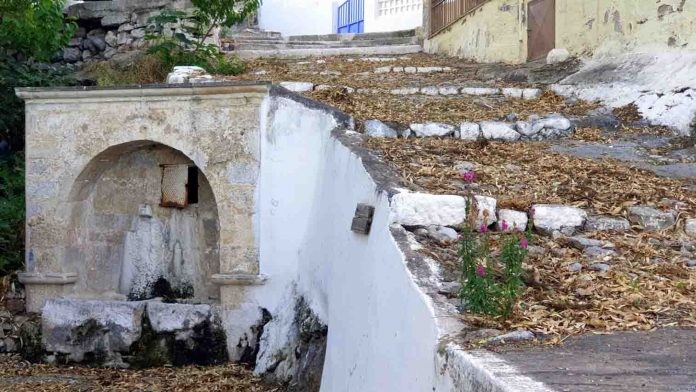 για τη βρύση τση Χανιώταινας στη Κριτσά