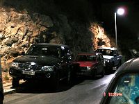 Τη νύχτα οι νόμοι δεν ισχύουν, οπότε καβαλάμε και πεζοδρόμια