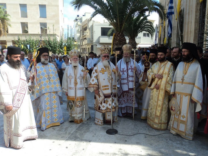 Με τη λαμπρότητα και την επισημότητα που αρμόζει τίμησε το Ηράκλειο τη μνήμη  του Αγίου Ενδόξου Αποστόλου Τίτου, Πρώτου Επισκόπου Κρήτης
