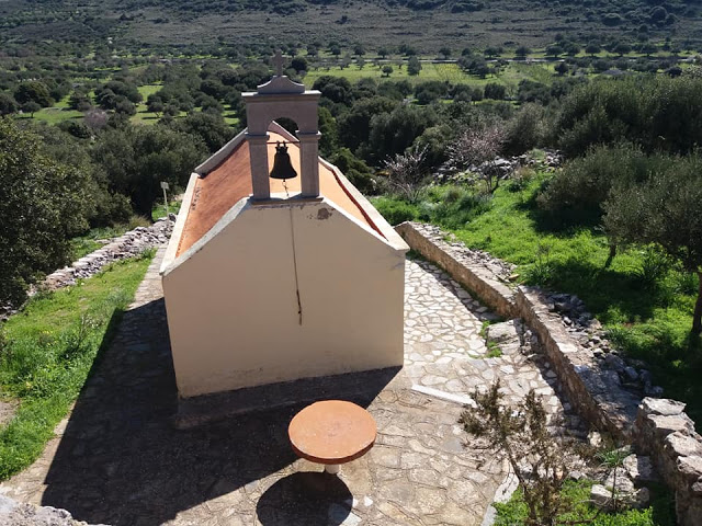 Πεζοπορία στα μοναστήρια του Πάνω Μεραμπέλλου