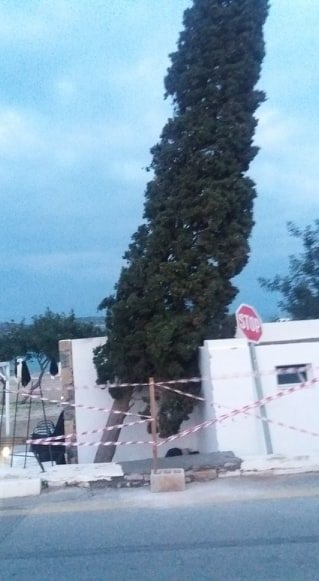 Στου Αμμουδιού την ολόμαυρη ράχη...