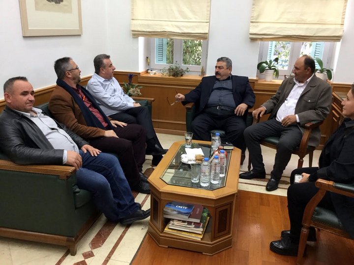 συνάντηση μεταναστών Αλβανών με τον Περιφερειάρχη