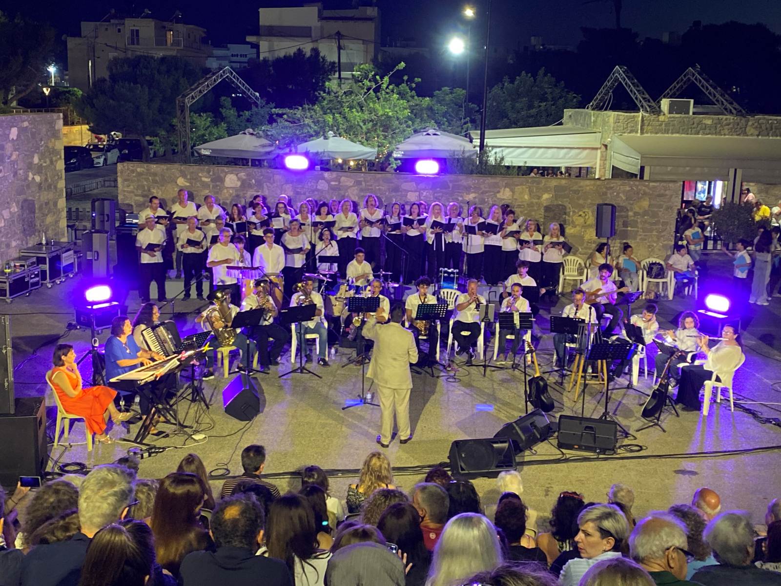 Δημοτική Φιλαρμονική Ιεράπετρας αφιέρωμα στον Διονύση Σαββόπουλο