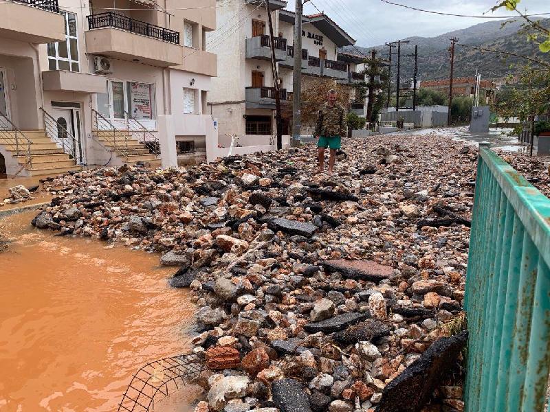 Πνιγόμαστε δίπλα στη θάλασσα