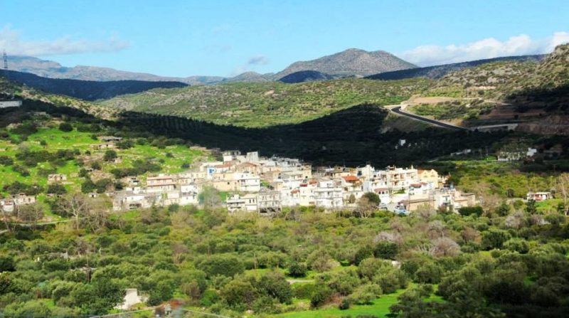 Πεζοπορία στο Καλό Χωριό, Δερματά, Πεντεχέρη