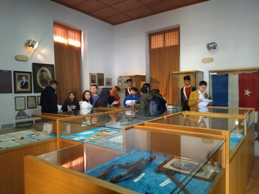 Στα ίχνη της ιστορίας και της δικαιοσύνης οι μαθητές –ιες του γυμνασίου Κριτσάς