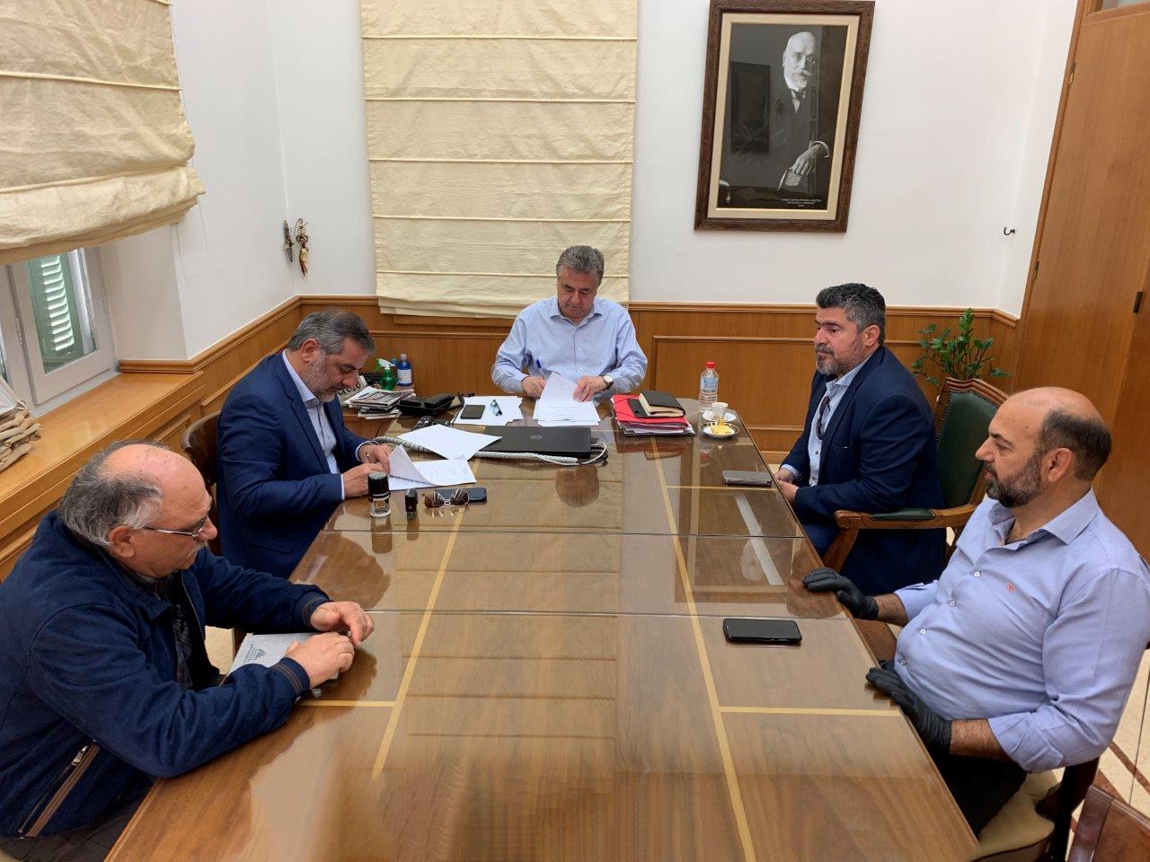 η αποκατάσταση της στέγης του Γυμνασίου – Λυκείου Τζερμιάδων από τη Περιφέρεια Κρήτης