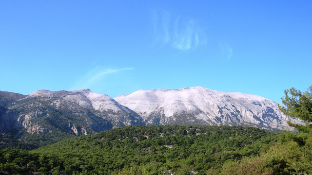 πεζοπορία στα Λασιθιώτικα βουνά .....
