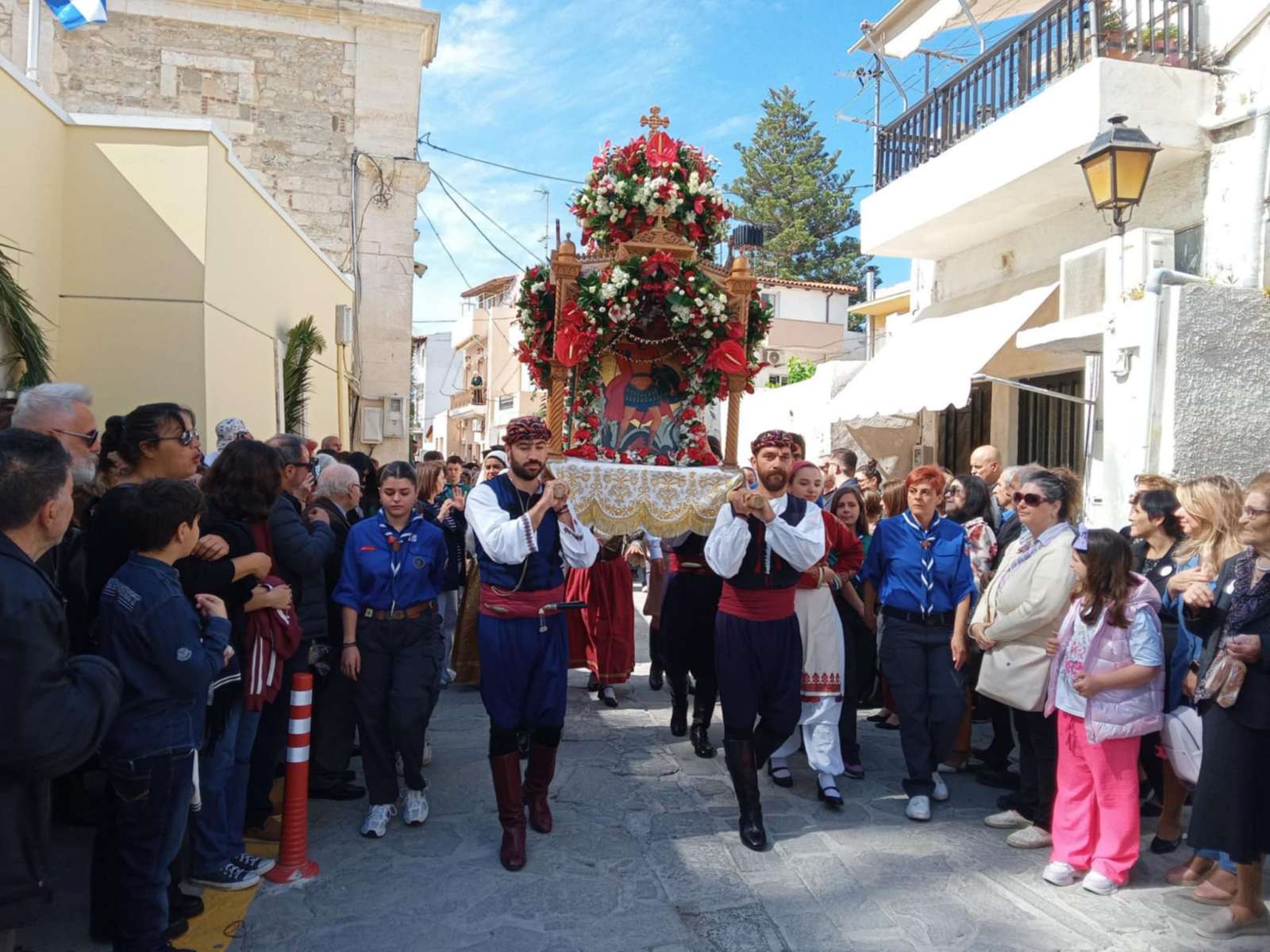 Με λαμπρότητα και θρησκευτική κατάνυξη η Ιεράπετρα τίμησε τον Πολιούχο και Προστάτη της Άγιο Γεώργιο