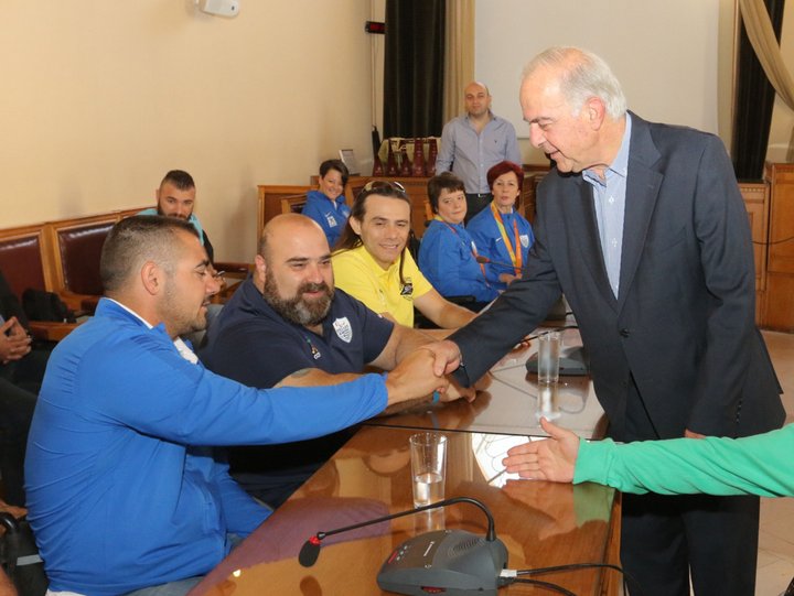 Μια ράμπα ΑμεΑ σημαντικότερη από οποιαδήποτε τιμητική εκδήλωση
