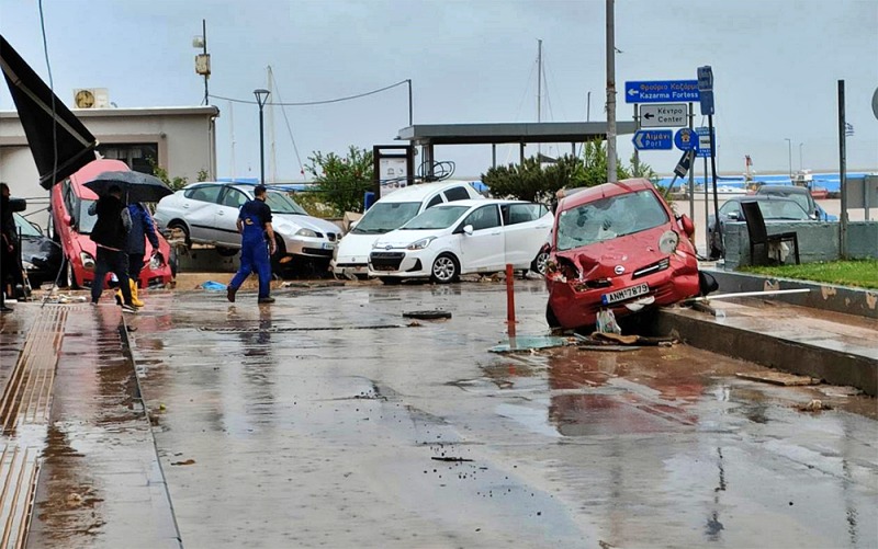 Ένας μήνας εμπαιγμού μετά τις πλημμύρες
