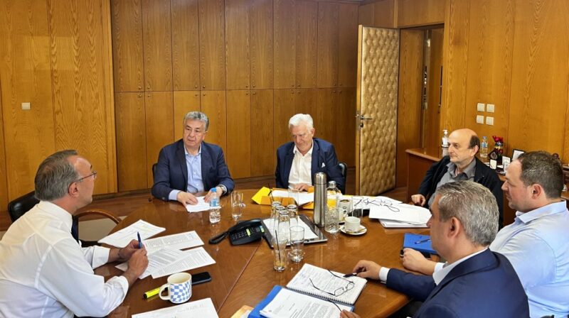 Συναντήσεις Αρναουτάκη με Σταϊκούρα και Τριαντόπουλο