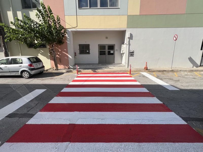Νέες χρωματιστές διαβάσεις μπροστά από σχολικές μονάδες του Δήμου Αγίου Νικολάου