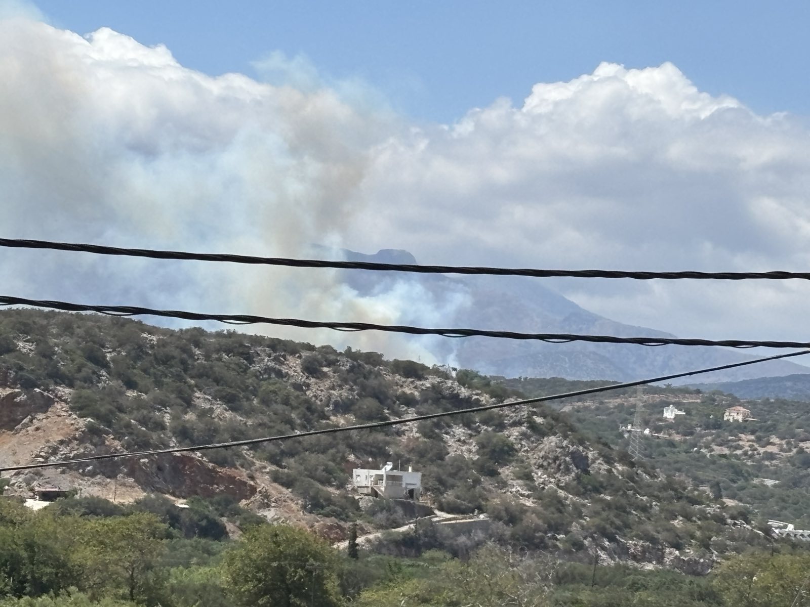 Φωτιά στη περιοχή Βαθύ στον Άγιο Νικόλαο