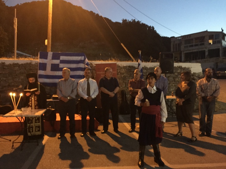 ο δήμαρχος Ηρακλείου με τον οικοδεσπότη δήμαρχο οροπεδίου Λασιθίου, τον υπουργό εξωτερικών ...