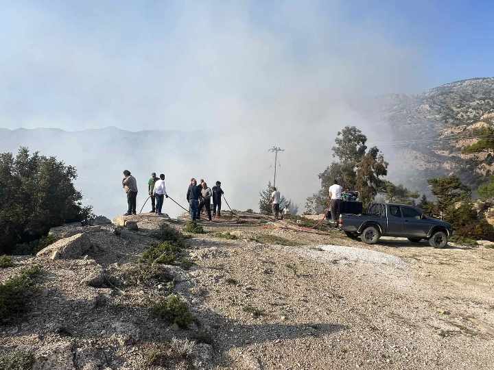 Ακόμα καλά - καλά δεν σφίξανε οι ζέστες, αρχίσαμε τις φωτιές